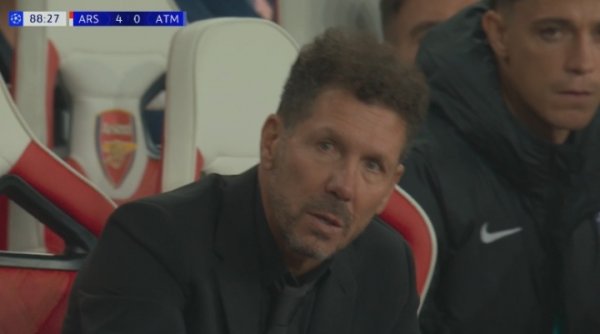 眼神要喷火😠马竞0-4追赶  阿森纳，场边西蒙尼表情复杂