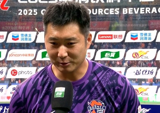 韩镕泽赛后：赢球靠全队奋不顾身地去拼，感谢球迷一年来的支持