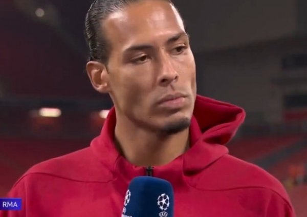 一个字的事😶被问是否与阿诺德赛前交谈或赛后见面？范戴克：不